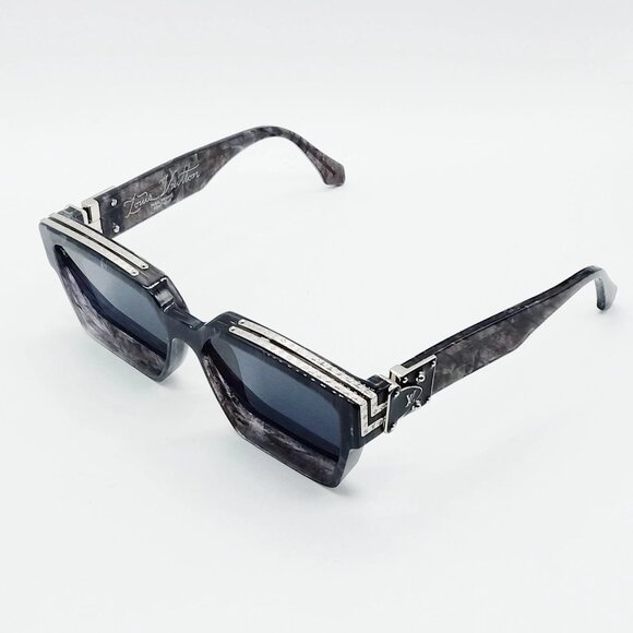 Louis Vuitton Sunglasses Men's Grays 699-060225 - Picture 1 of 9